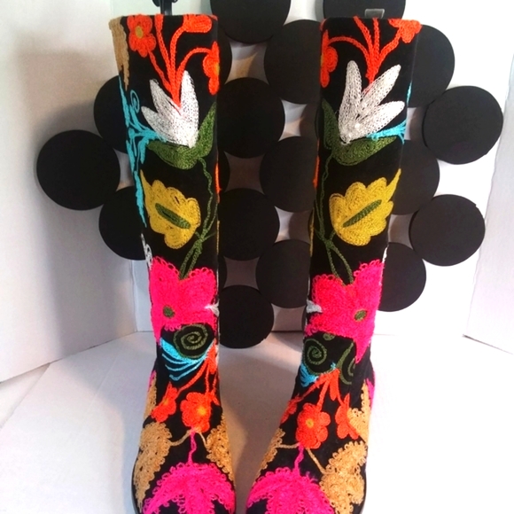 Turkish Hand Embroidered Black Boots...size 40 - Picture 3 of 11